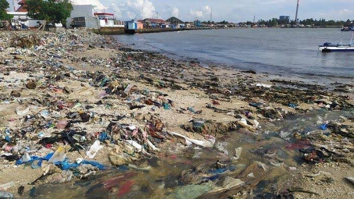 Sampah Kembali Tertumbuk Di Pantai Labuan, Pemprov Janji Akan Segera Angkut